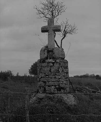 Auvers-le-Hamon, Croix de chemin, 15è-16è